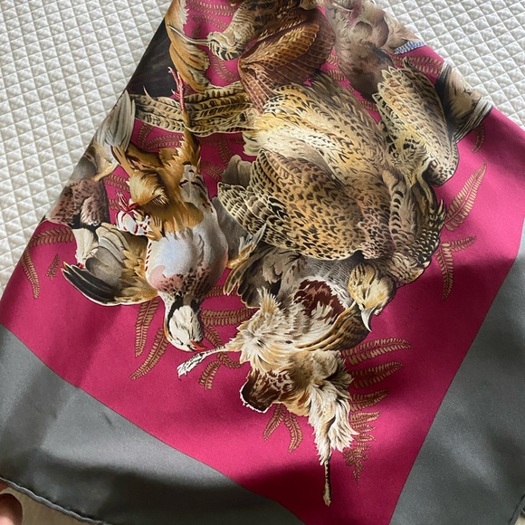 Authentic and Iconic HERMES silk scarf - Picture 14 of 14